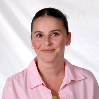 Ein Porträt von Alev Cagla Kurt aus der Kita kinderzimmer villa Flottbek in Hamburg Groß Flottbek