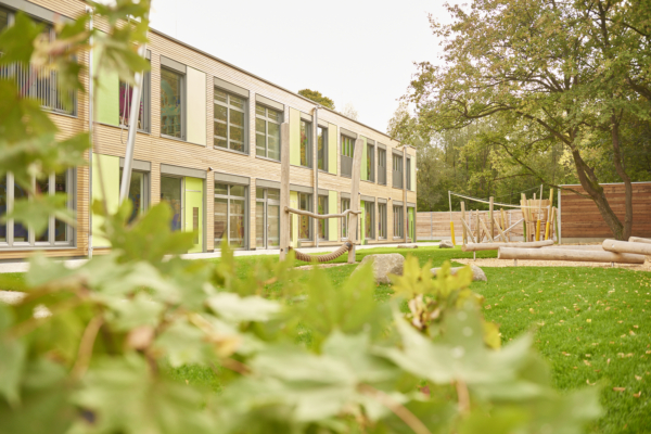kita-kinderzimmer-muenchen-brunnbach Außenaufnahme unserer Kita kinderzimmer Brunbach in München