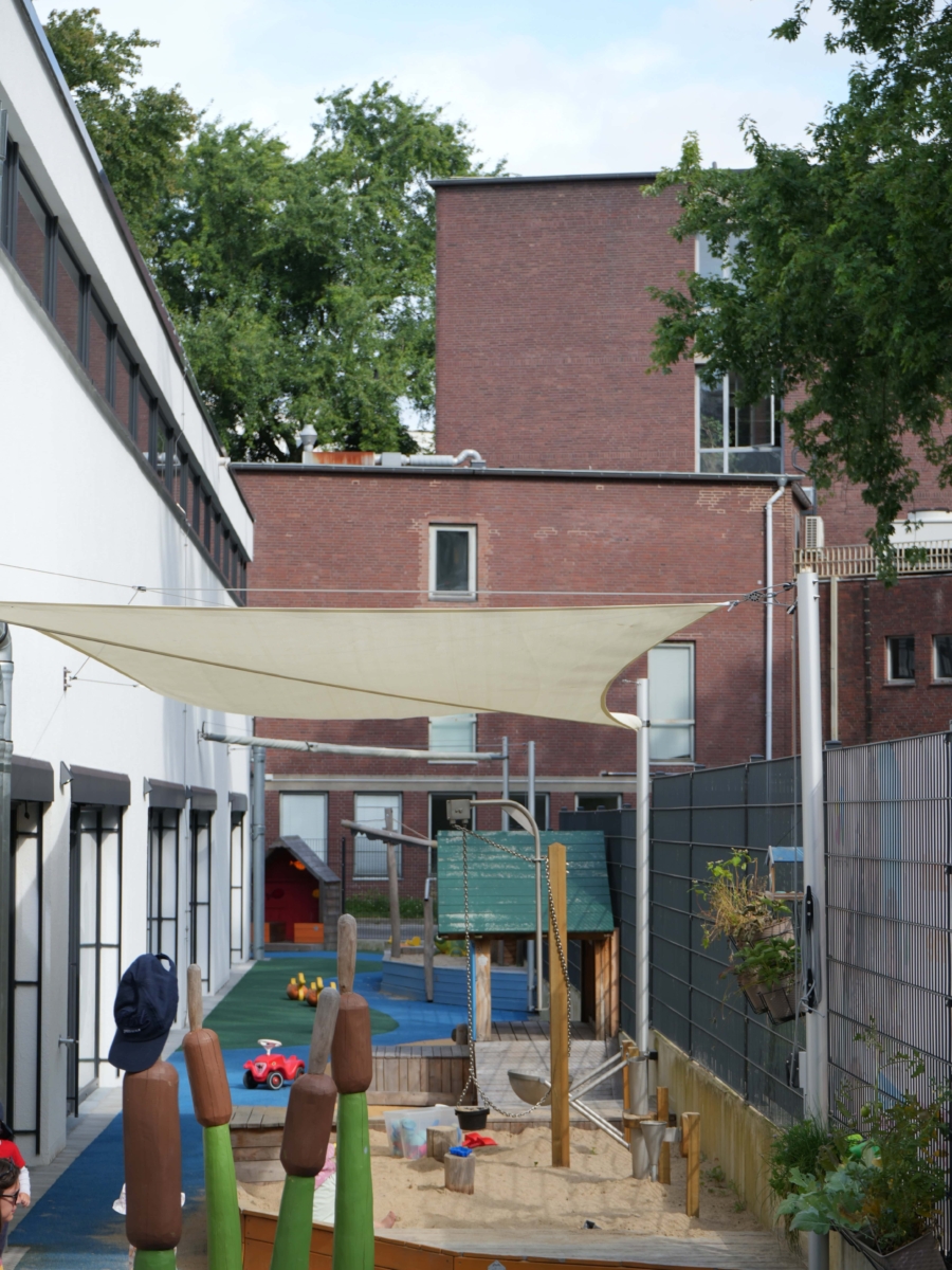 Blick zum Sandkasten in der Kita kinderzimmer Grindelhof Hamburg