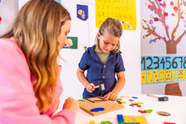 kita-kinderzimmer-hamburg-brand-tessa-kind-bauen
