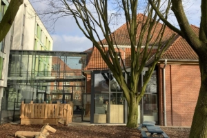 Das Außengelände in der Kita kinderzimmer am Stadtpark in Hamburg Barmbek Nord